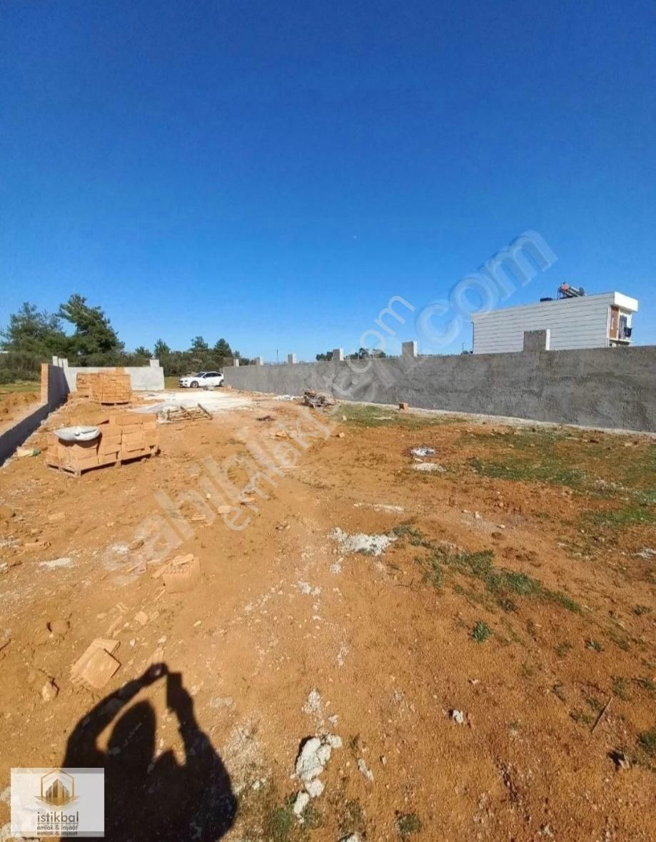 Odabaşında Yüksek Duvarları Çekili Harika Bir Villa Arsası