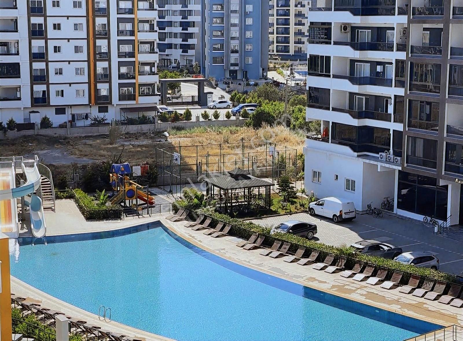 Turuncu'dan Mnz Life City'de Aquaparklı Lüx Satılık Daire
