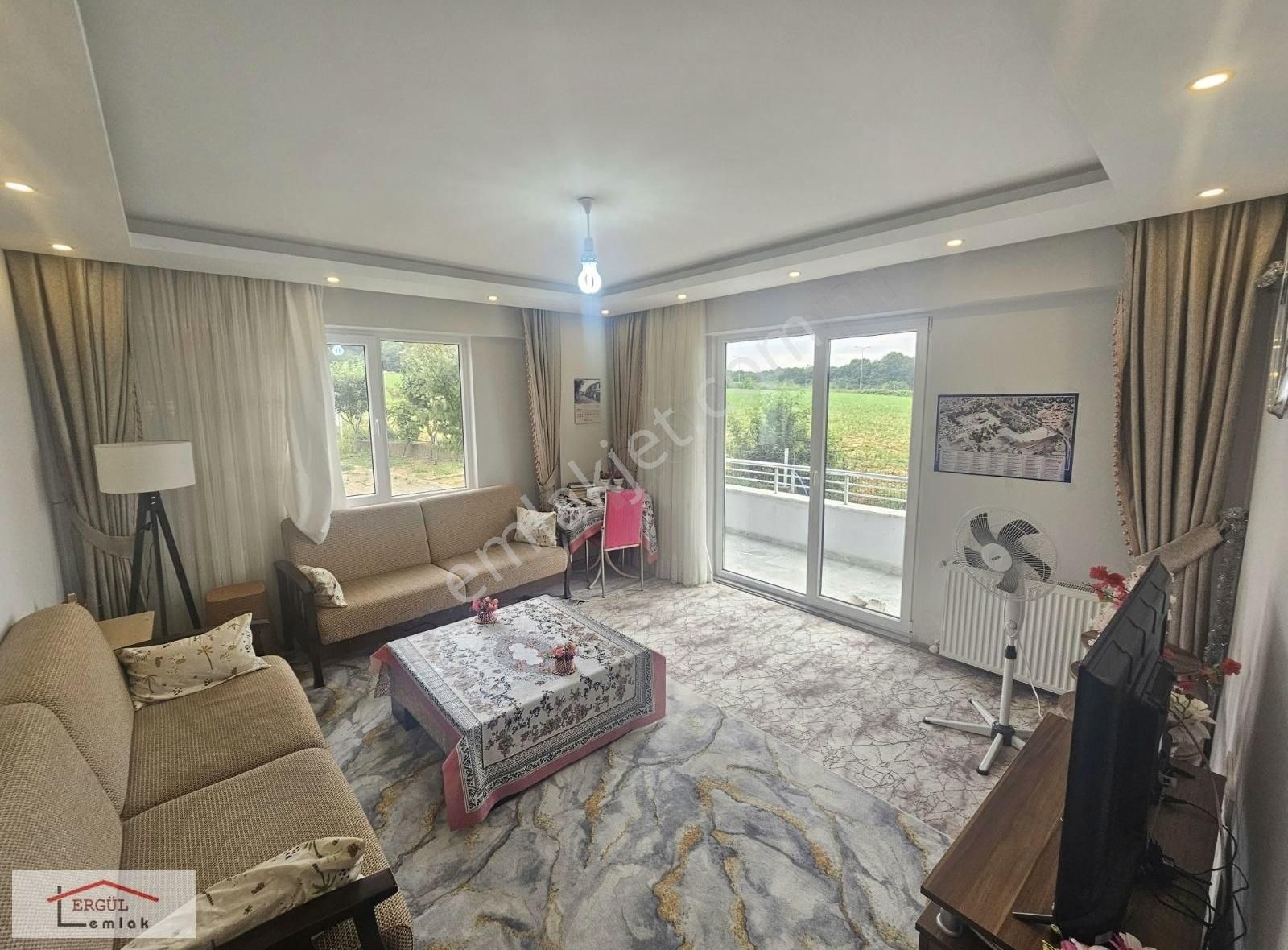 Korucuk Havuzlu Site De Satılık 2+1 Ebeveynin Banyolu