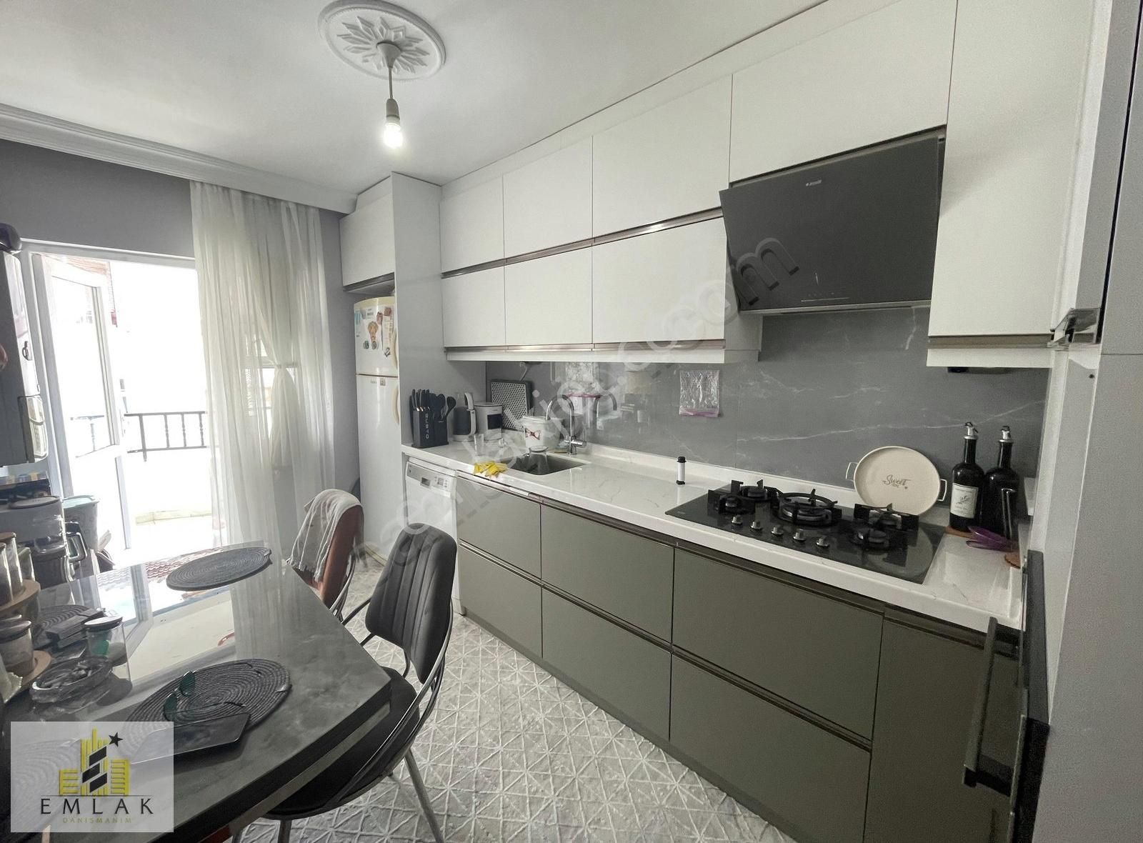 Emlak Danışmanım'dan 12. Cadde Yanı Asansörlü Full Yapılı Daire!