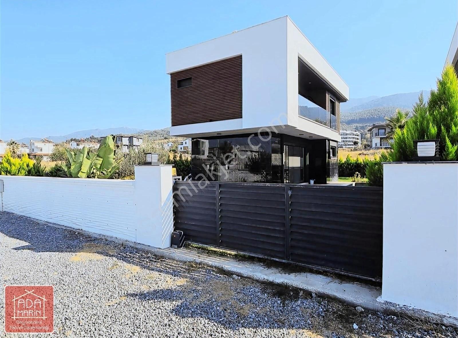 Kuşadası Güzelçamlıda Özel Havuzlu 135 M2 Satılık 3+1 Lüks Villa