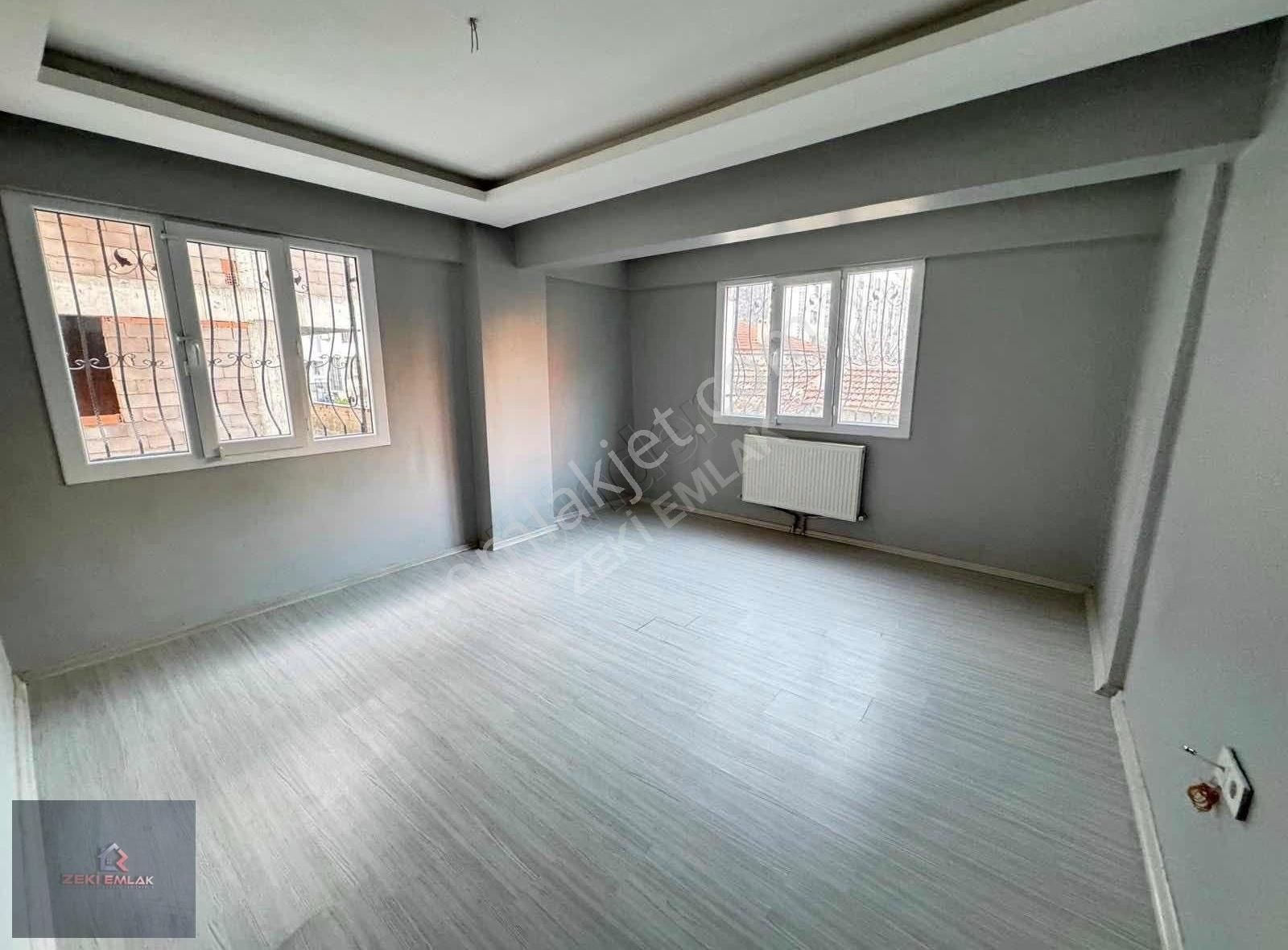 Zeki Emlak'tan Manisa Muradiye'de Kiralık 2+1 K.mutfak Daire....