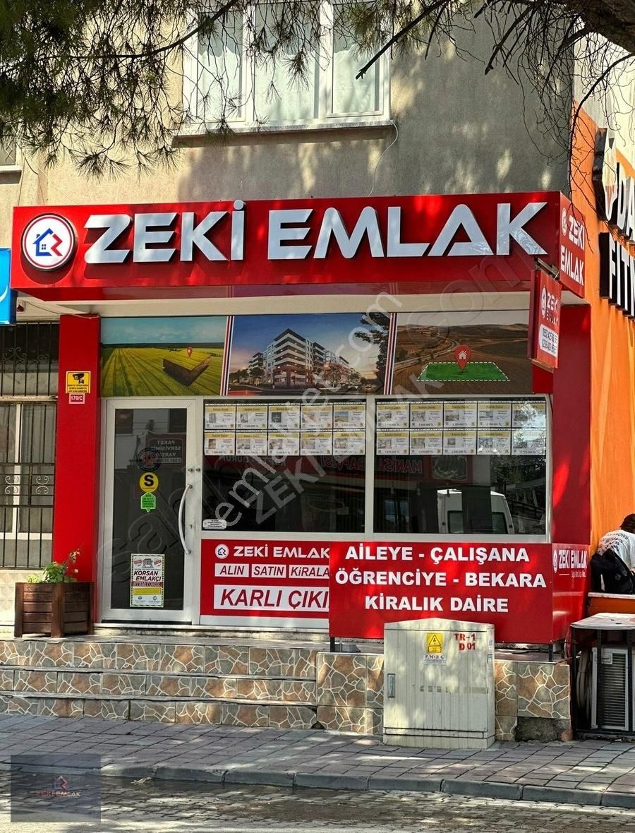 Zeki Emlak'tan Ana Cadde Üzerinde 60 M² Satılık Kiracılı Dükkan