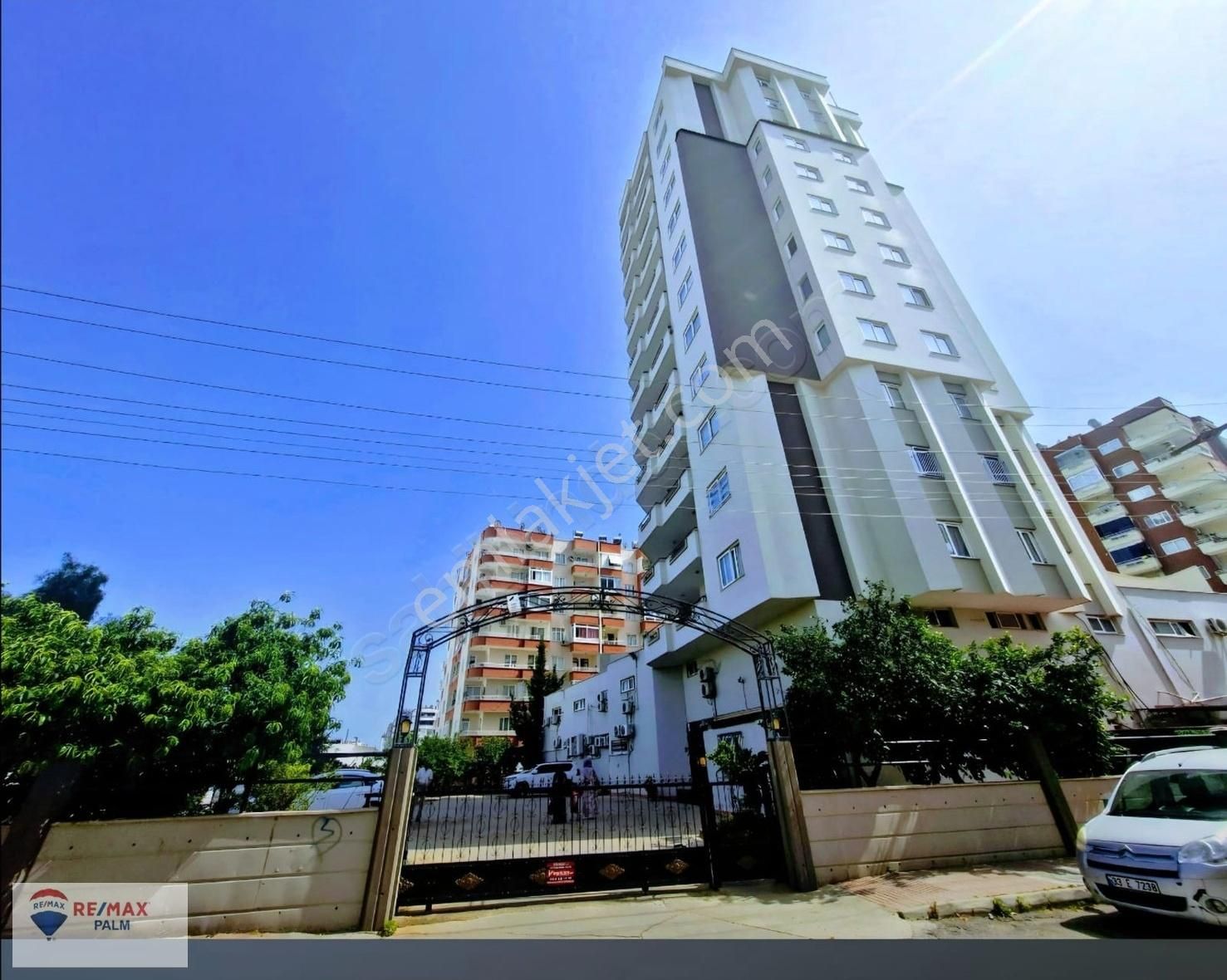 Remax Palm'den Mezitli Yeni Mah.merkezi Konumda Satılık 3+1