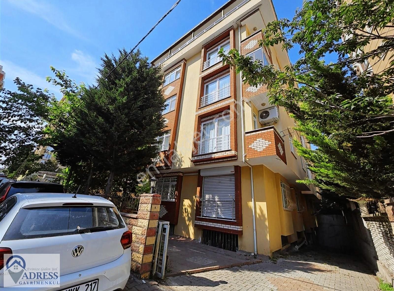 Elalmış Caddesinde Çok Merkezi Konumda Yüksek Giriş 3+1 Daire