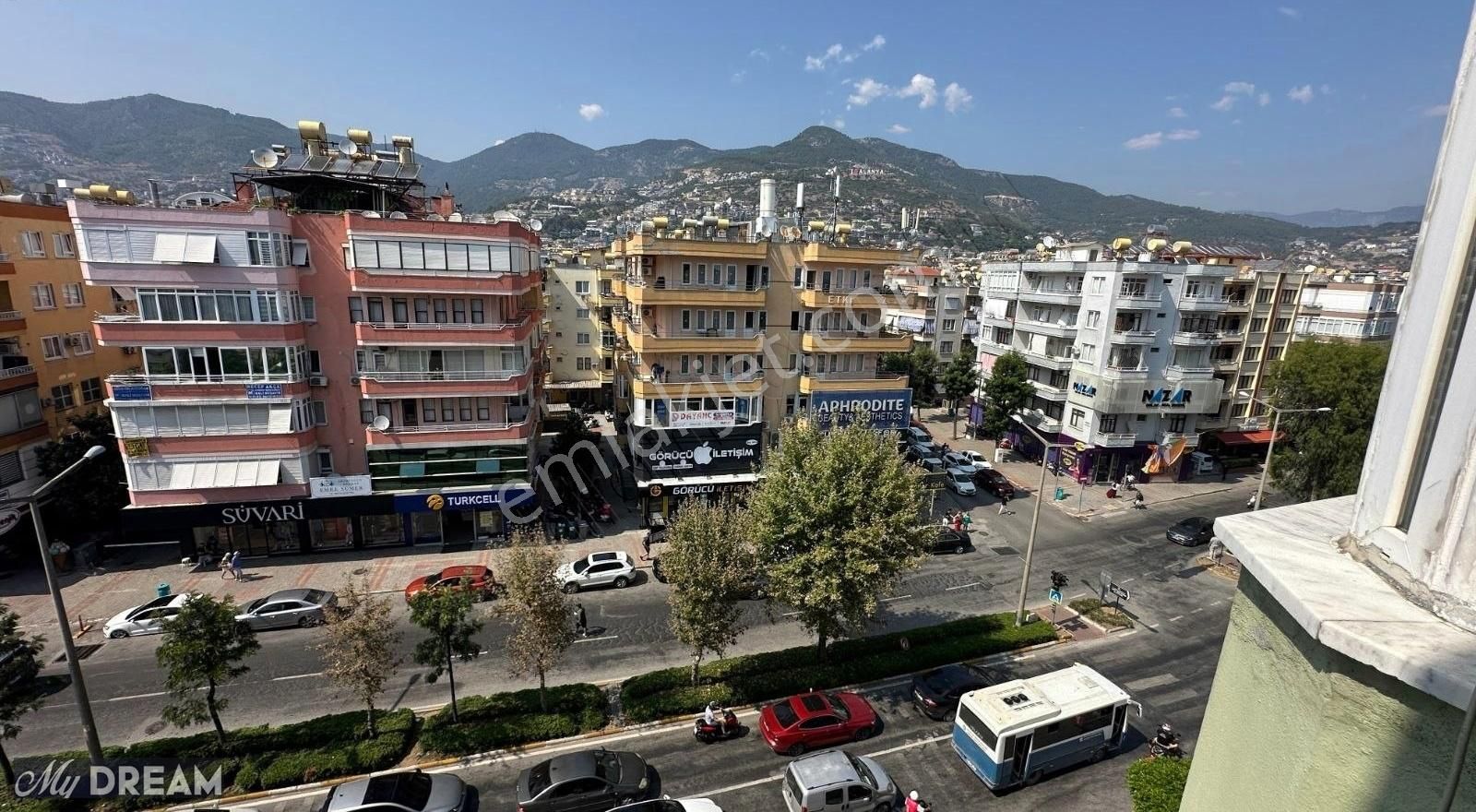 Alanya Şekerhanede Merkezi Konumda Satılık Çok Uygun 2+1 Daire