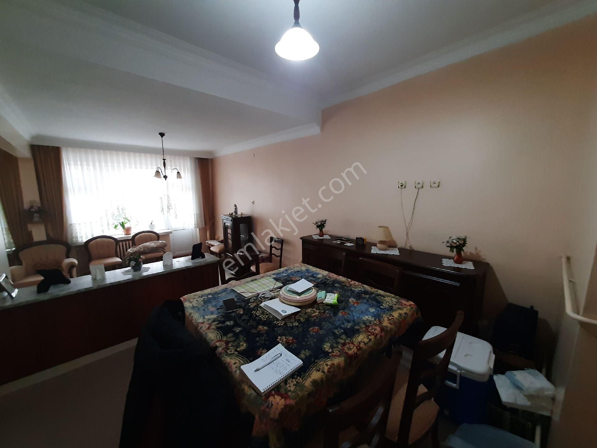 Asemlak'tan Vişnelik Mh.de Çift Balkonlu Kiralık Asansörsüz 2+1 Daire