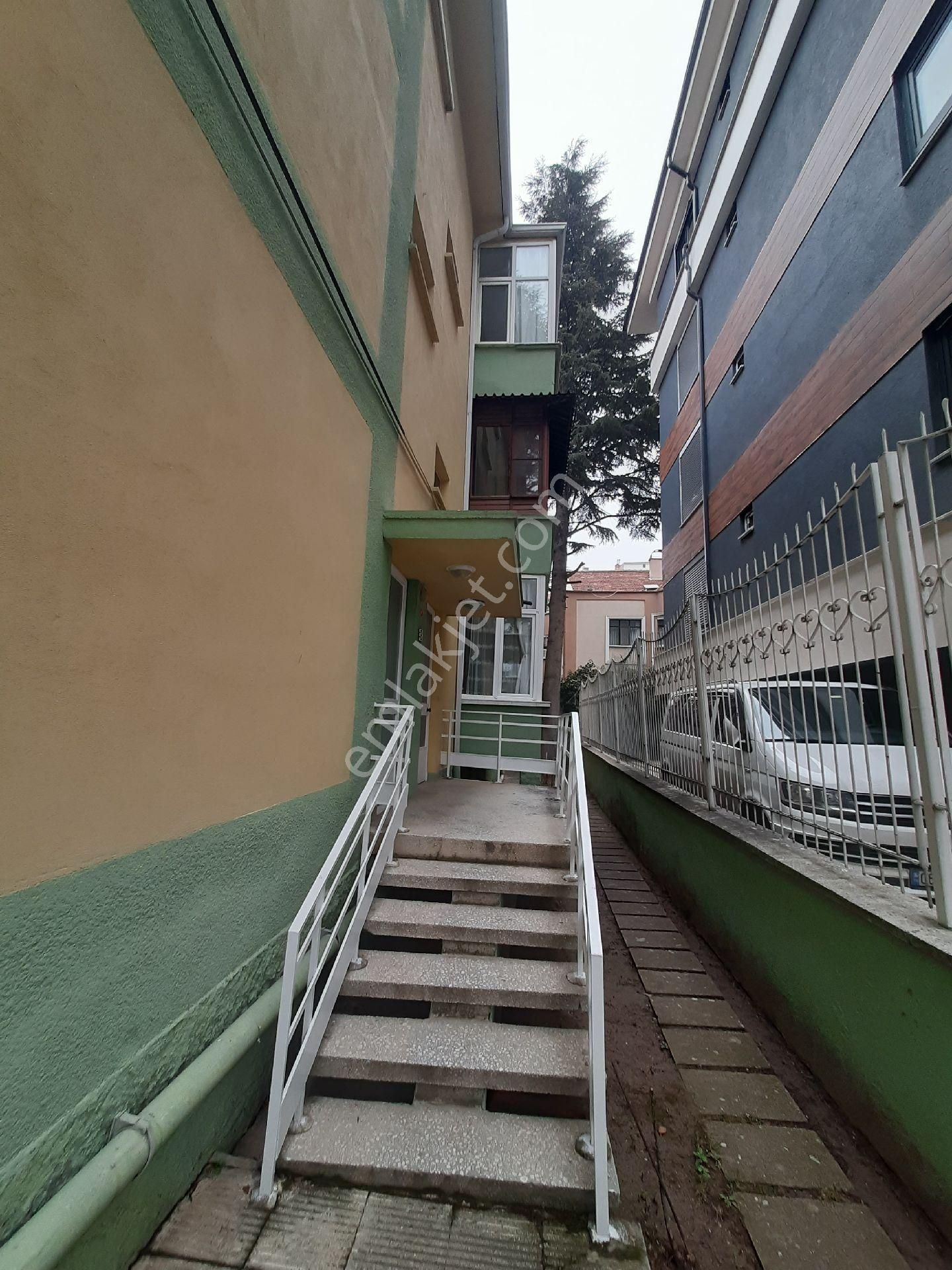 Asemlak'tan Vişnelik Mh.de Çift Balkonlu Kiralık Asansörsüz 2+1 Daire - Görsel 3