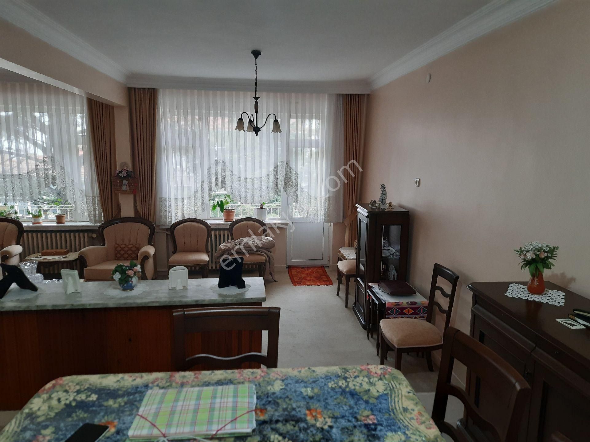 Asemlak'tan Vişnelik Mh.de Çift Balkonlu Kiralık Asansörsüz 2+1 Daire - Görsel 11