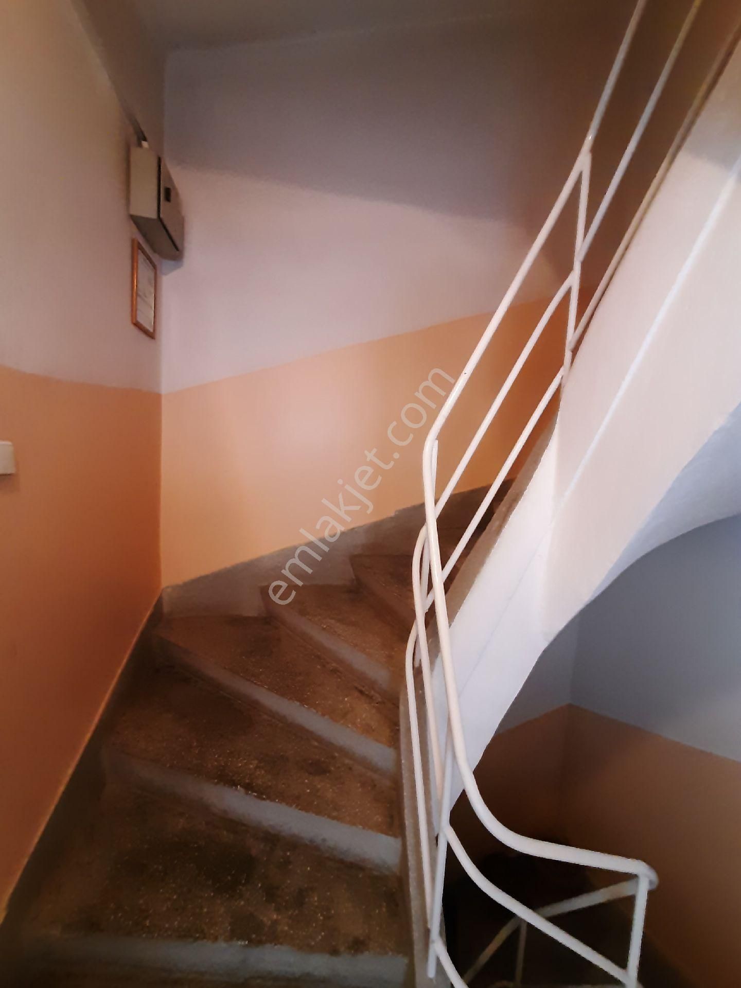 Asemlak'tan Vişnelik Mh.de Çift Balkonlu Kiralık Asansörsüz 2+1 Daire - Görsel 5