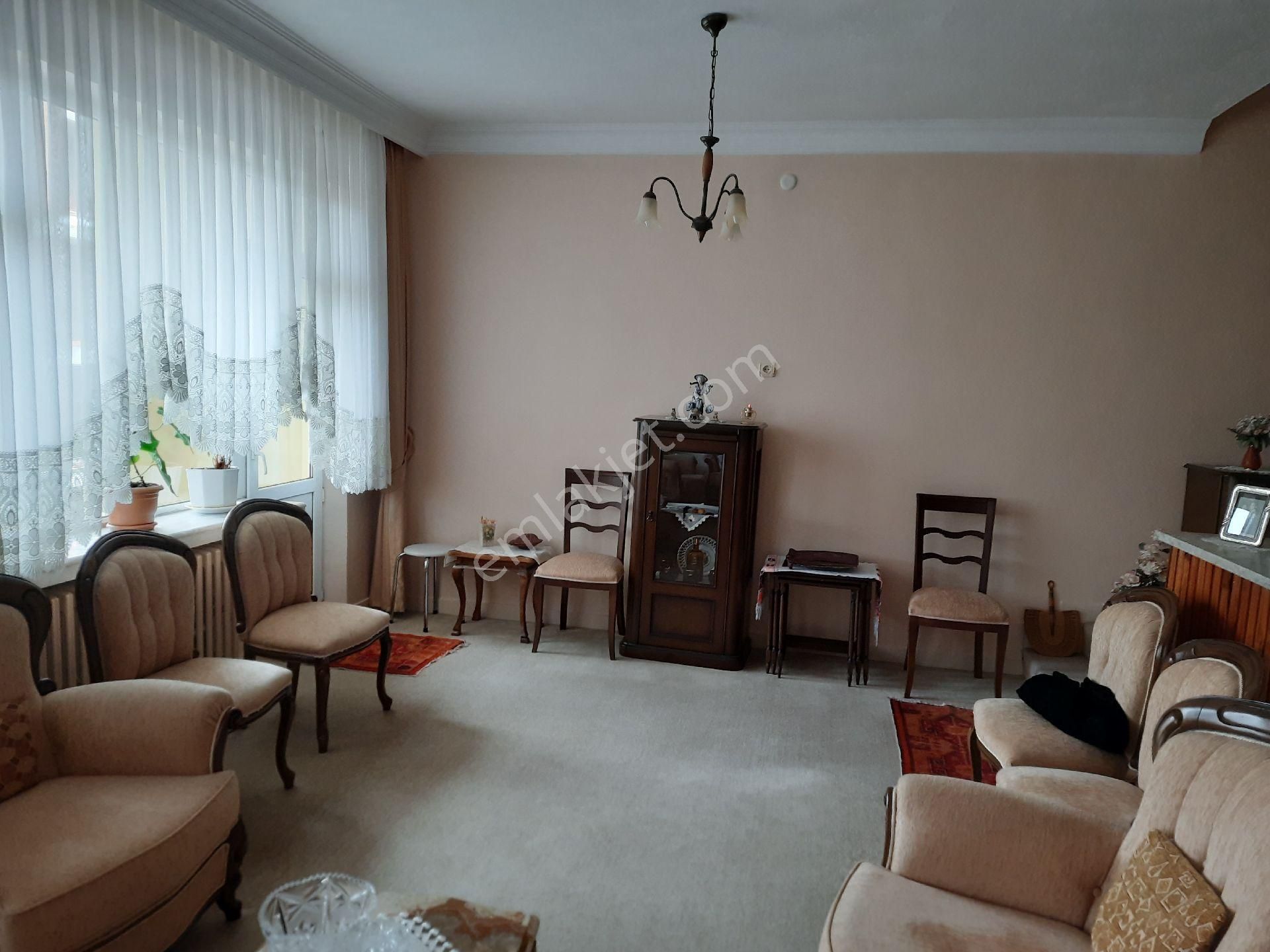 Asemlak'tan Vişnelik Mh.de Çift Balkonlu Kiralık Asansörsüz 2+1 Daire - Görsel 16