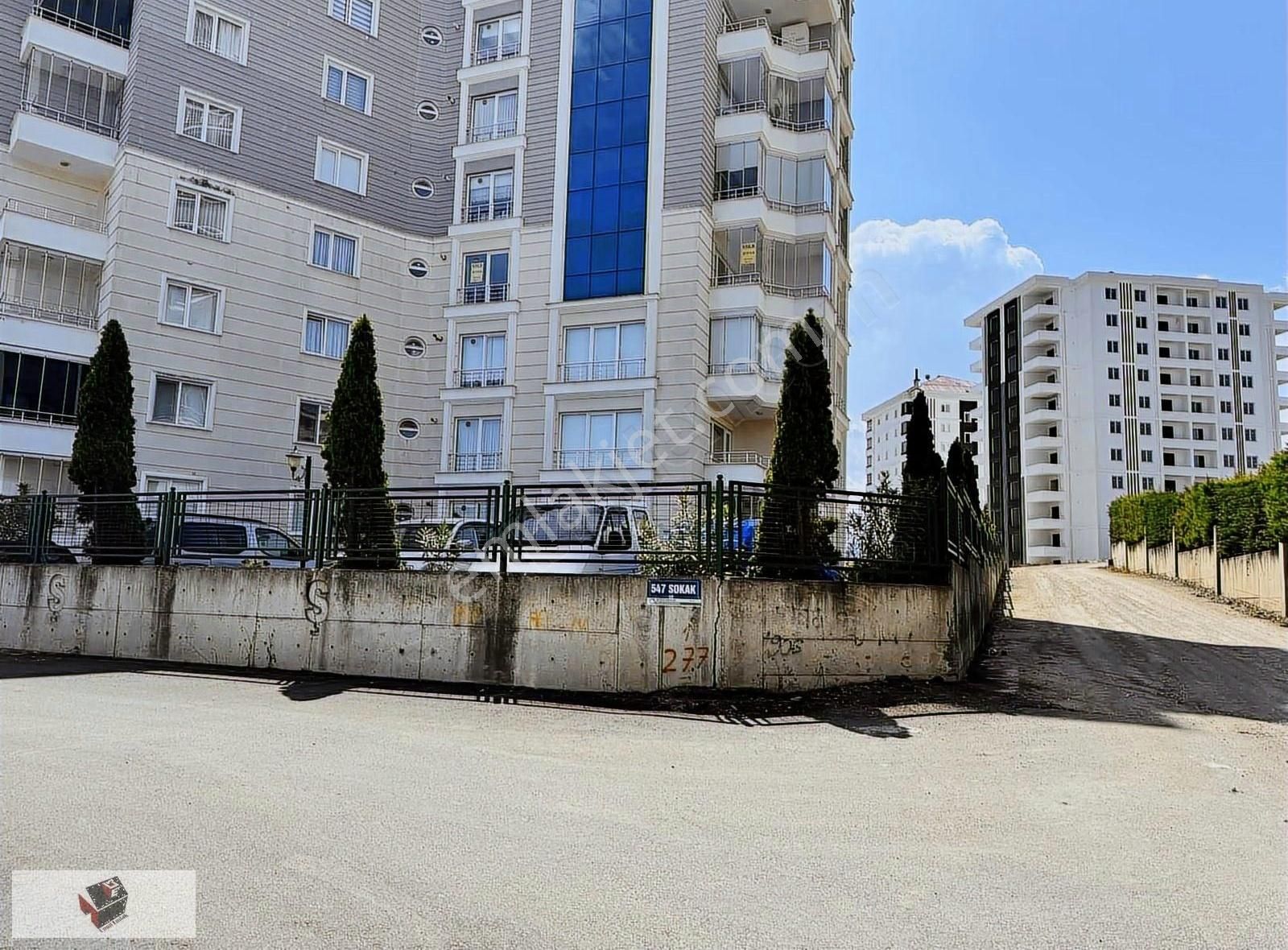 Umut Emlak'tan Şahin Tepesi Sitesinde Kiralık 3+1 Daire