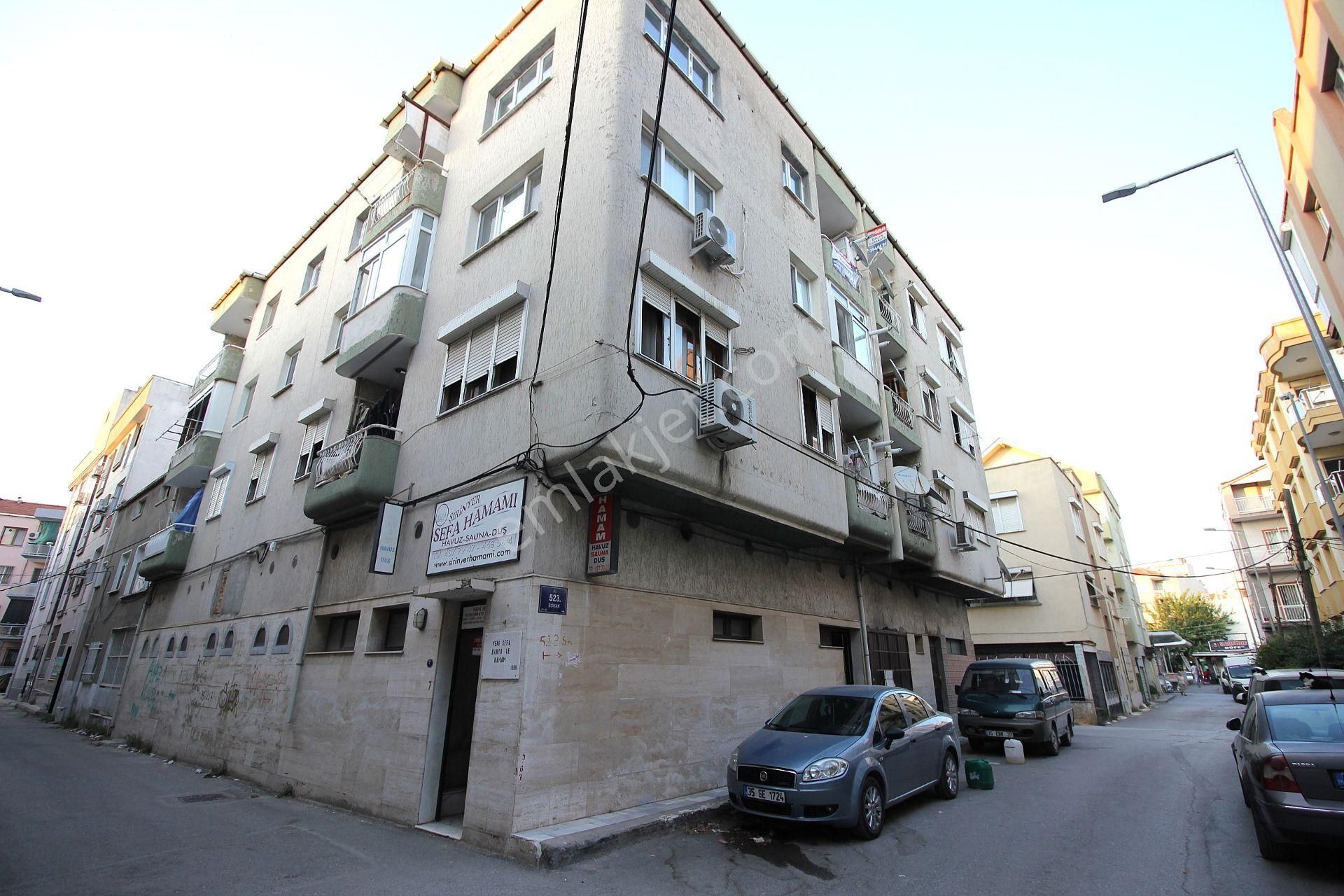 Buca İnklap Mah. Şirinyer İzban Durağı Yanı 3+1 Tadilatlı 130 M2 Geniş Satılık Daire