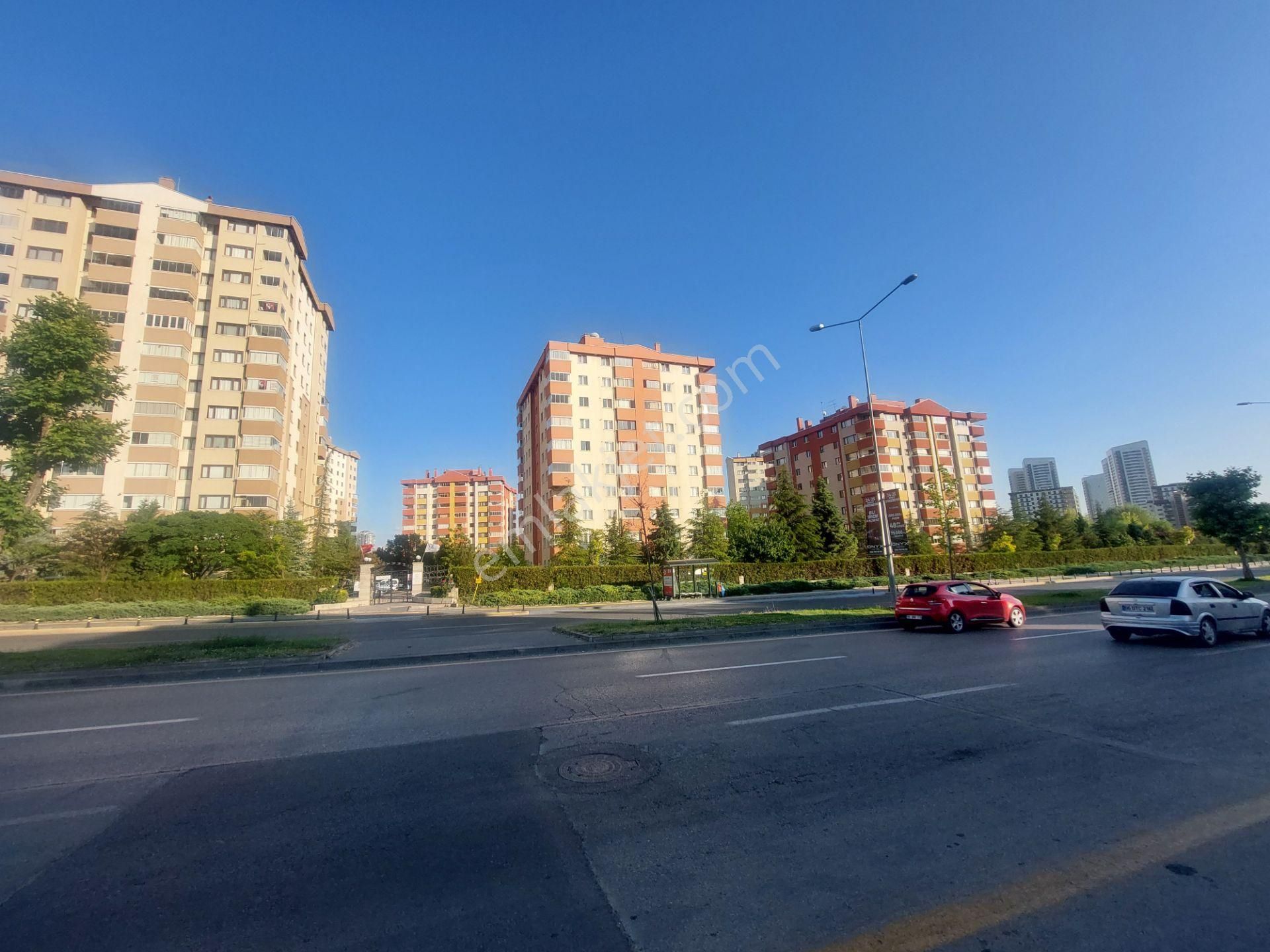 Eryaman Mavi Cam Sit.metromall 300 Mt Satılık Boş 3+1 Daire