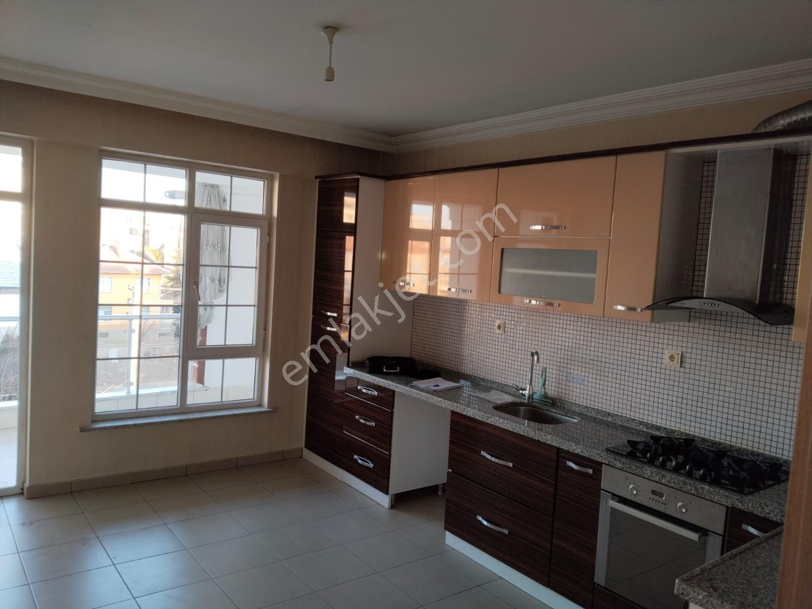 Stadyum Ve Barış Cd Yanında Site İçi 3+1 Lüks Daire - Görsel 3