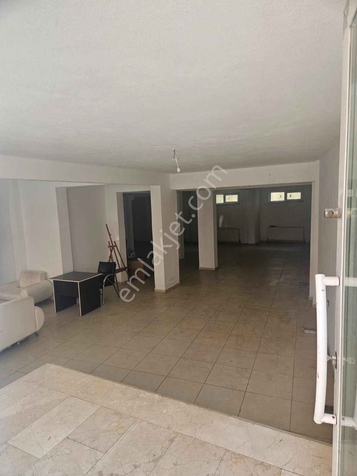 17 Eylül Mahallesinde 200 M² Kiralık Dükkan
