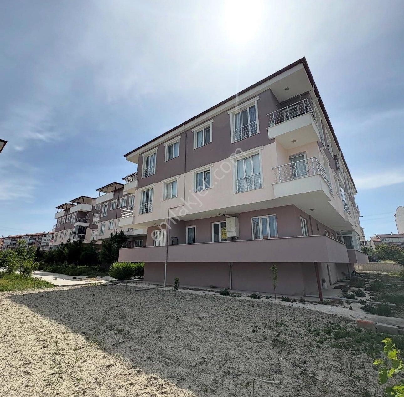 İnal Emlaktan Fevzi Çakmakta Site İçerisinde Eşyalı Kiralık 1+1 60 M2 Daire