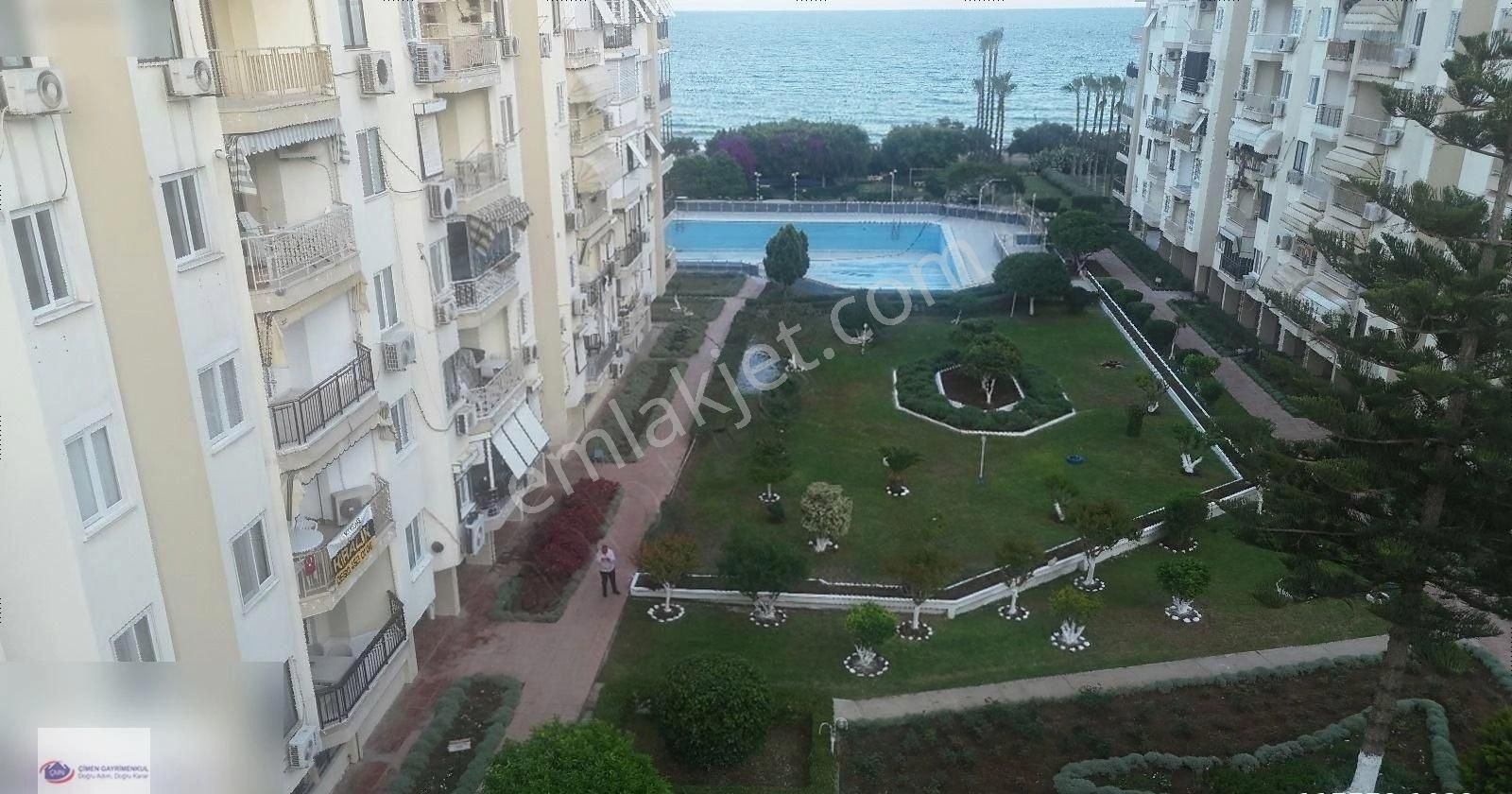 Çimenden Havuzlu Denize Sıfır Satılık Daire