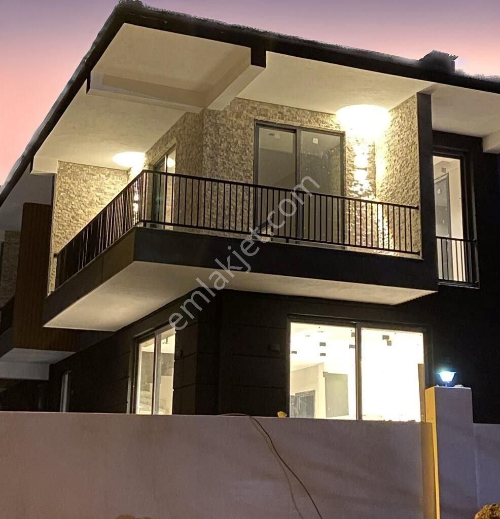 3+1 Özel Havuzlu Modern Villa