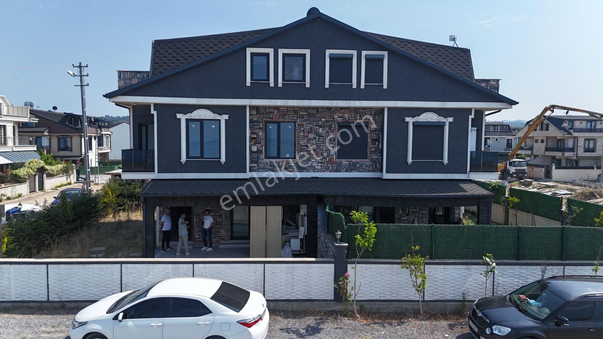 Re/max Mavi'den Denize Sıfır, Havuzlu 5+1 Satılık Geniş Villa