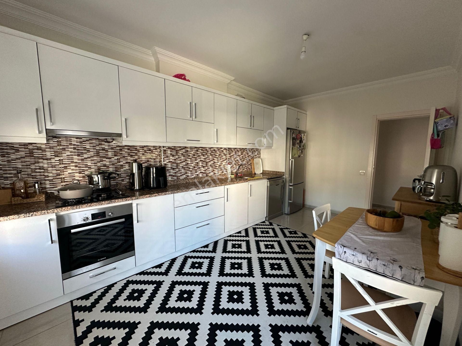 Alanya Cikcilli'de Kiralık Asansörlü Otoparklı 3+1 Boş Daire