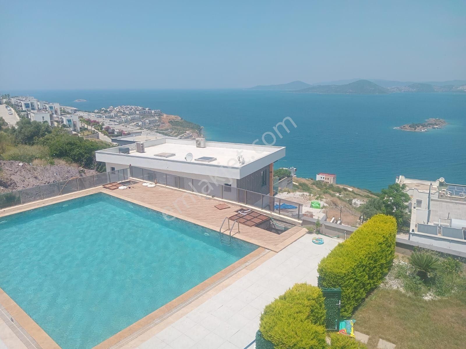 Muğla Milas Boğaziçi'nde Deniz Manzaralı Satılık Dubleks Villa!