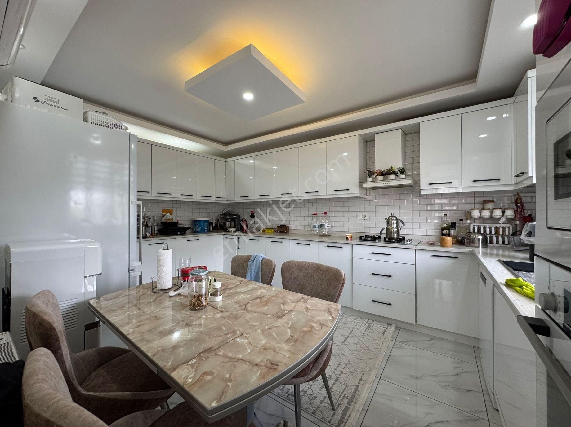 Acil Kaçmaz Fırsat Yeşilbayır Mh. 4+1 270m2 Köşe Parsel Müstakil Villa