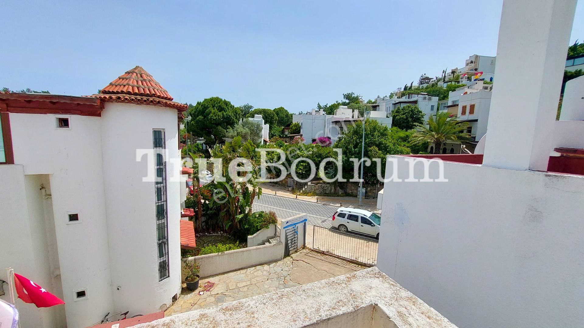 Eskiçeşme Havuzlu Site İçerisinde Anayola Cephe Villa-işyeri