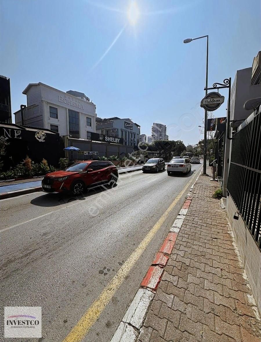 Eski Lara Caddesi Merkezi Konumda Yüksek Cirolu Bistro & Bar