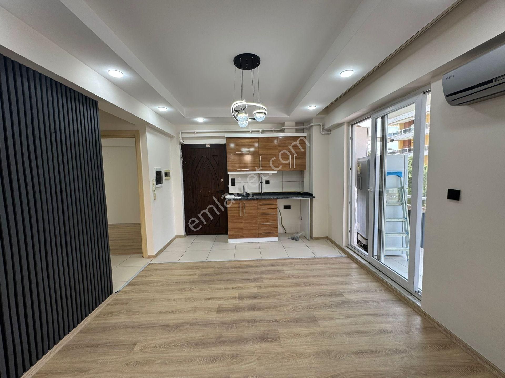 Özmecaz'dan Yunusemre Mah. Kınıklı Mevki 2+1 Arakat Geniş Balkonlu Apart
