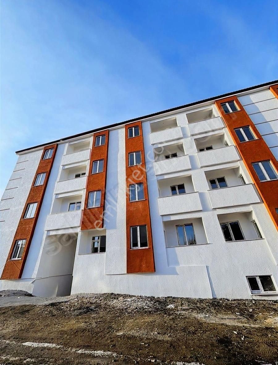 Bulut Gayrimenkul'den Satılık 1+1 Ara Kat-güney Cephe Daireler