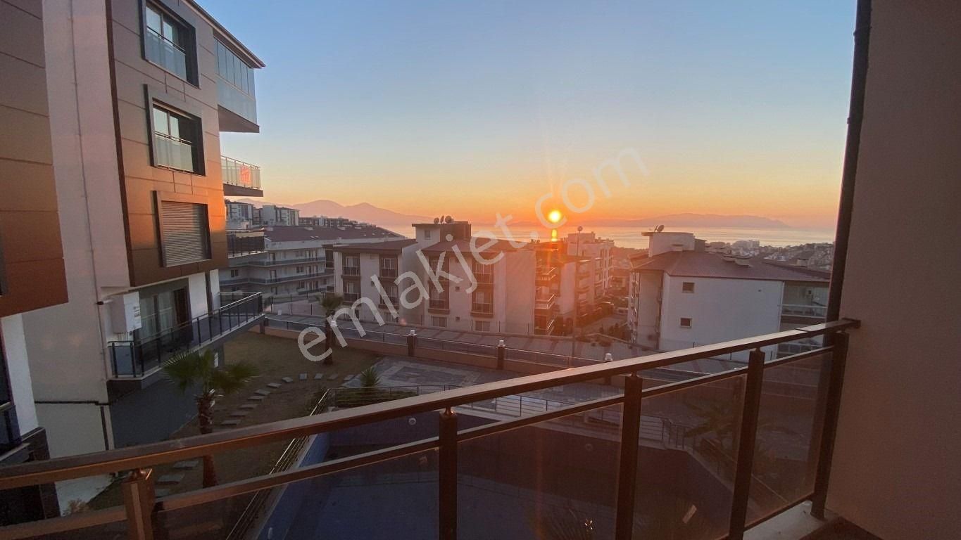 Kuşadası Merkezde 3+1 Deniz Manzaralı Daire