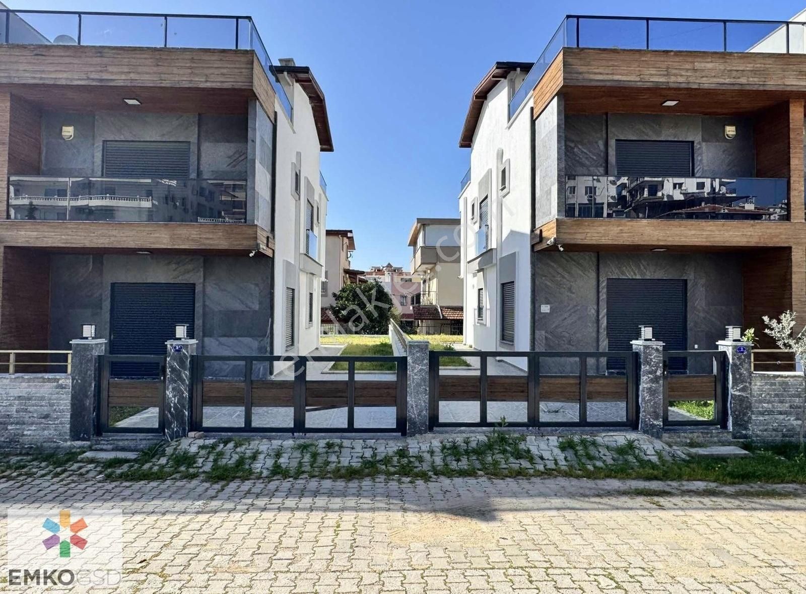 Emkogsd'den Emsalsiz 4+1 Çukuraltı Deniz Tarafında Villa