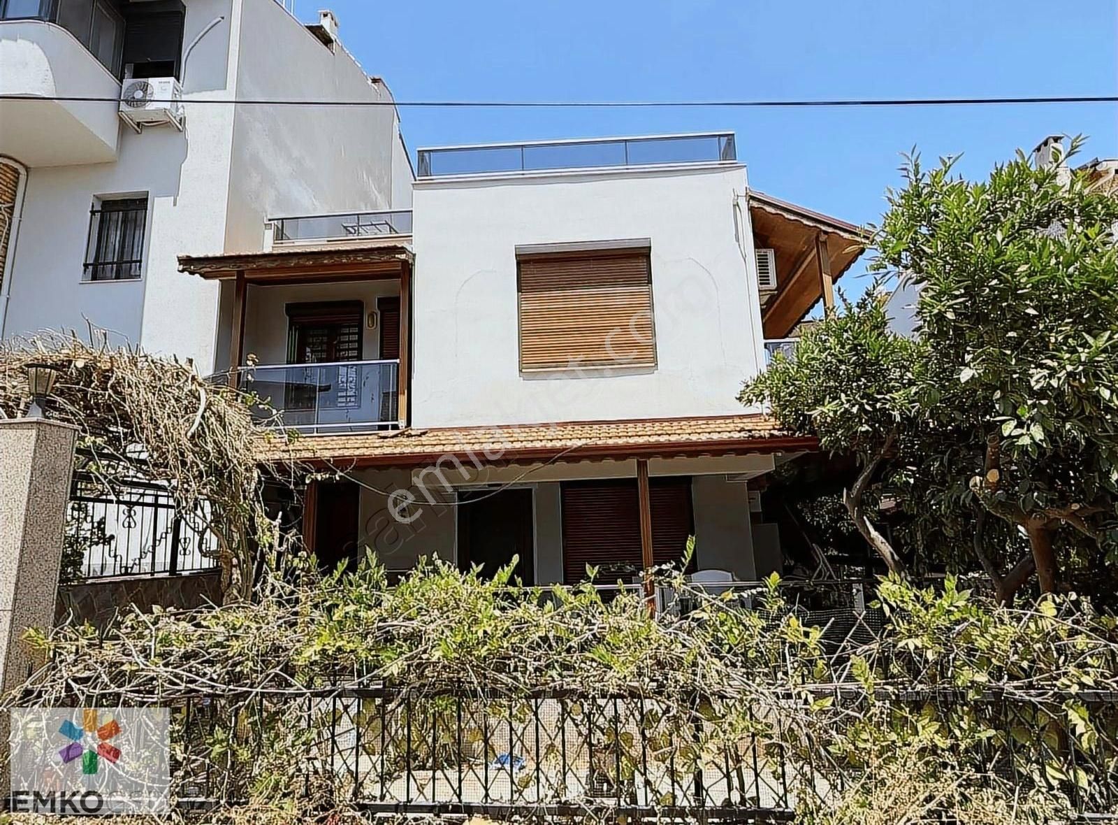 Özdere Çukuraltında Yolun Deniz Tarafında 3+1 Vılla(emko)