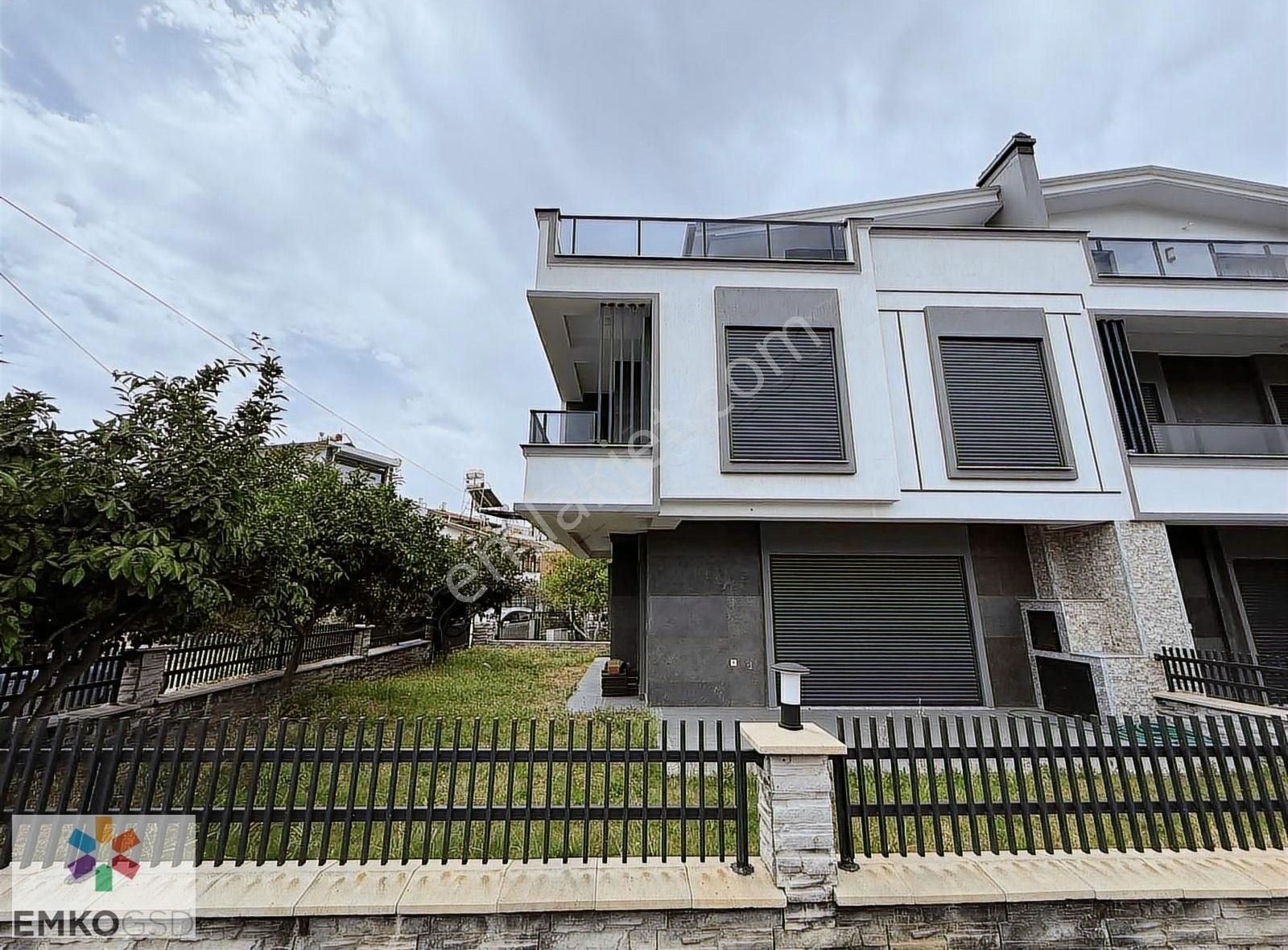 Özderede Denize 200 Metre Büyük Bahçeli 4+1 Köşe Villa(emko)