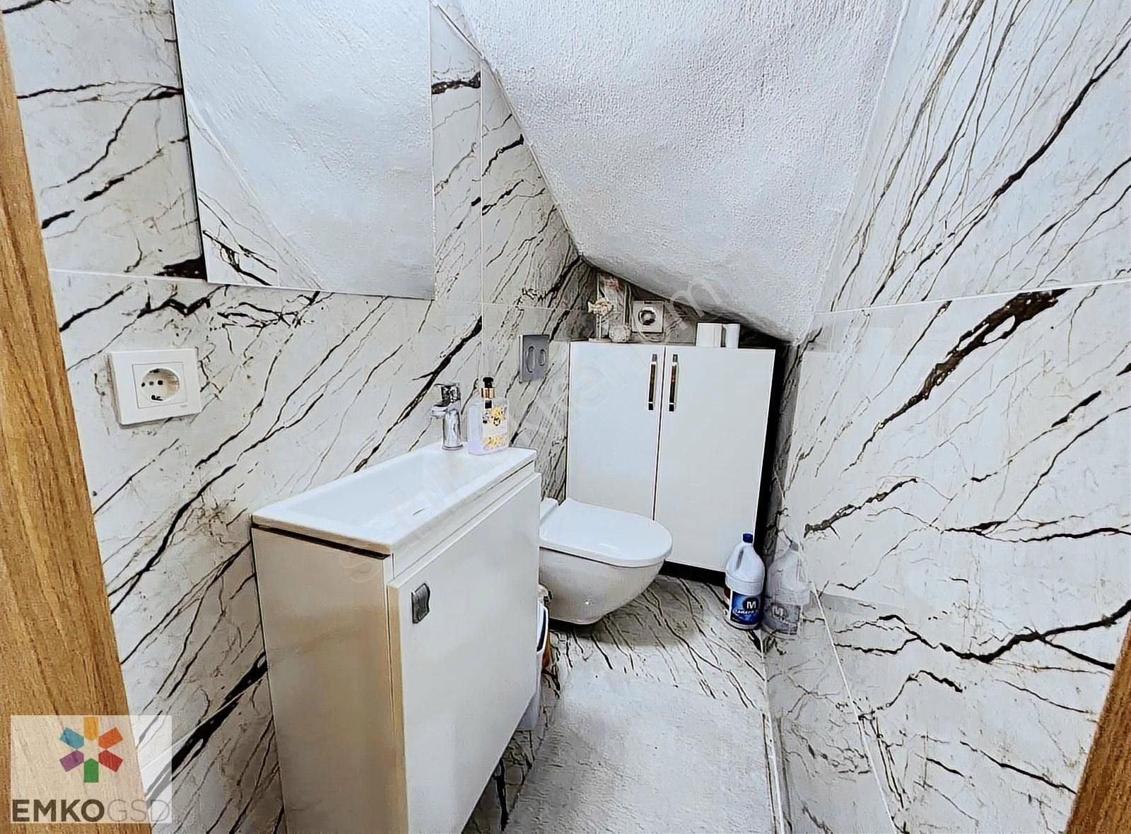 Çukuraltı Geniş Oturama Sahip Doğa Manzaralı Villa