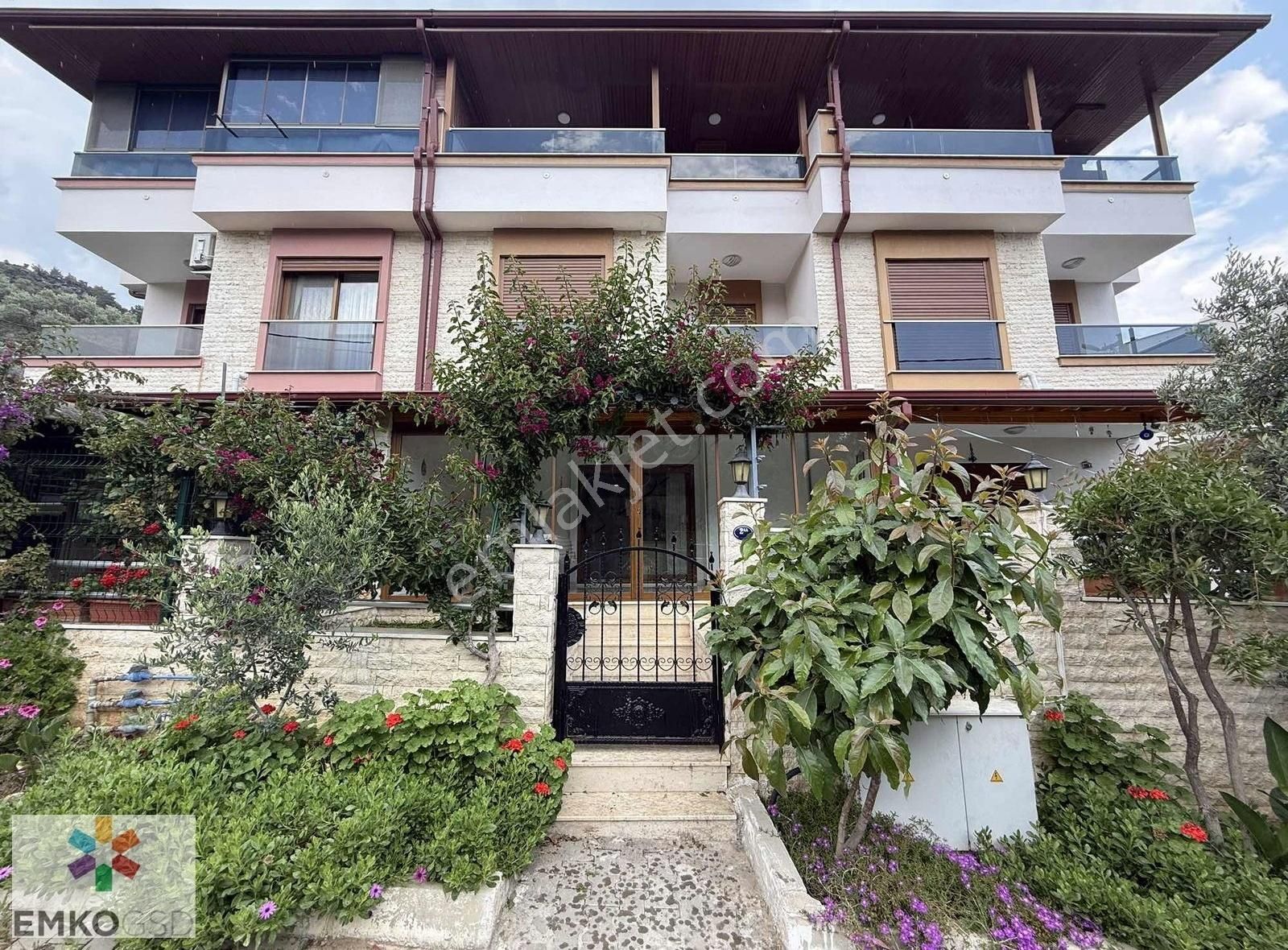 Özdere Çukuraltında Geniş Oturumlu Harika 3+1 Villa(emko)