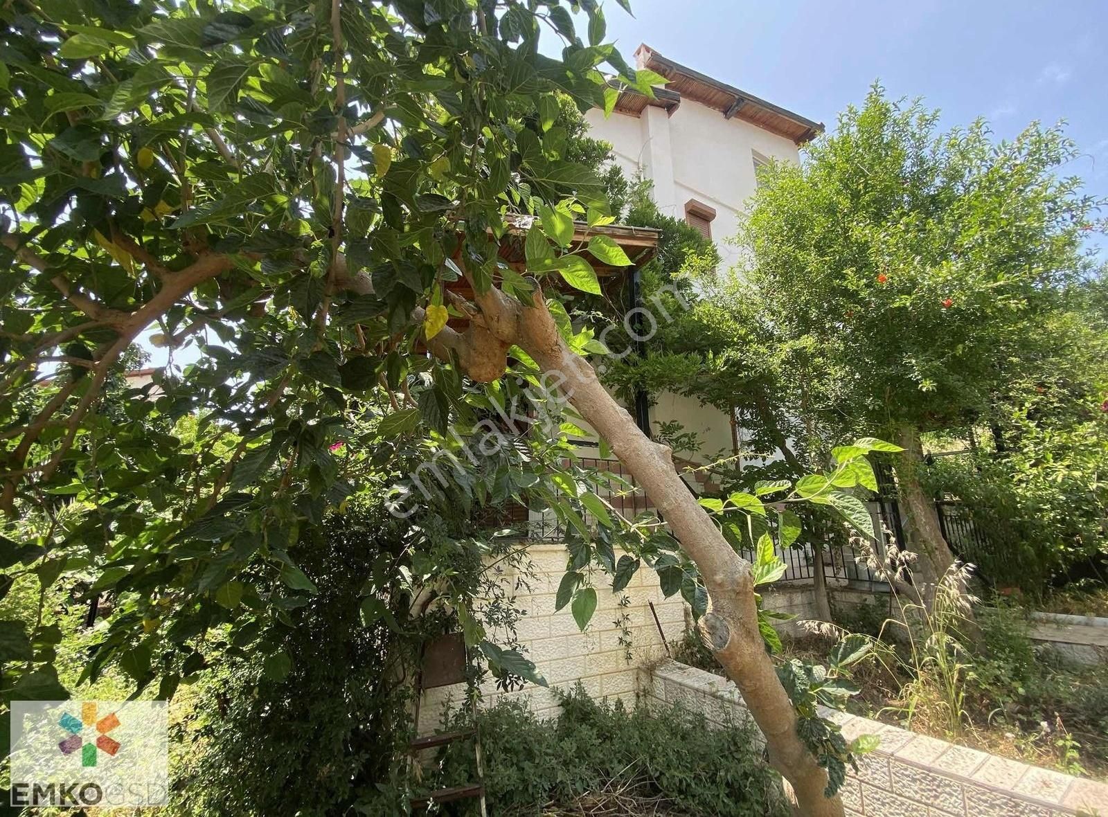 Özdere'de Çok Geniş Bahçeli Deniz Manzaralı Satılık Villa (emko)