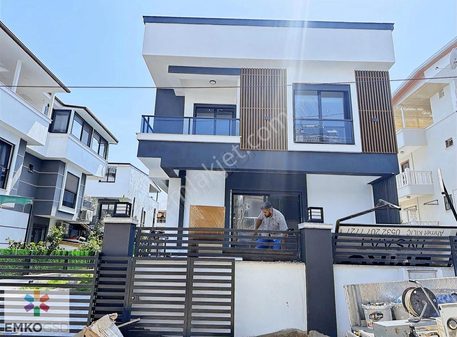 Çukuraltı Merkezi Konumda Otoparklı Satılık Ön Cephe Villa(emko)