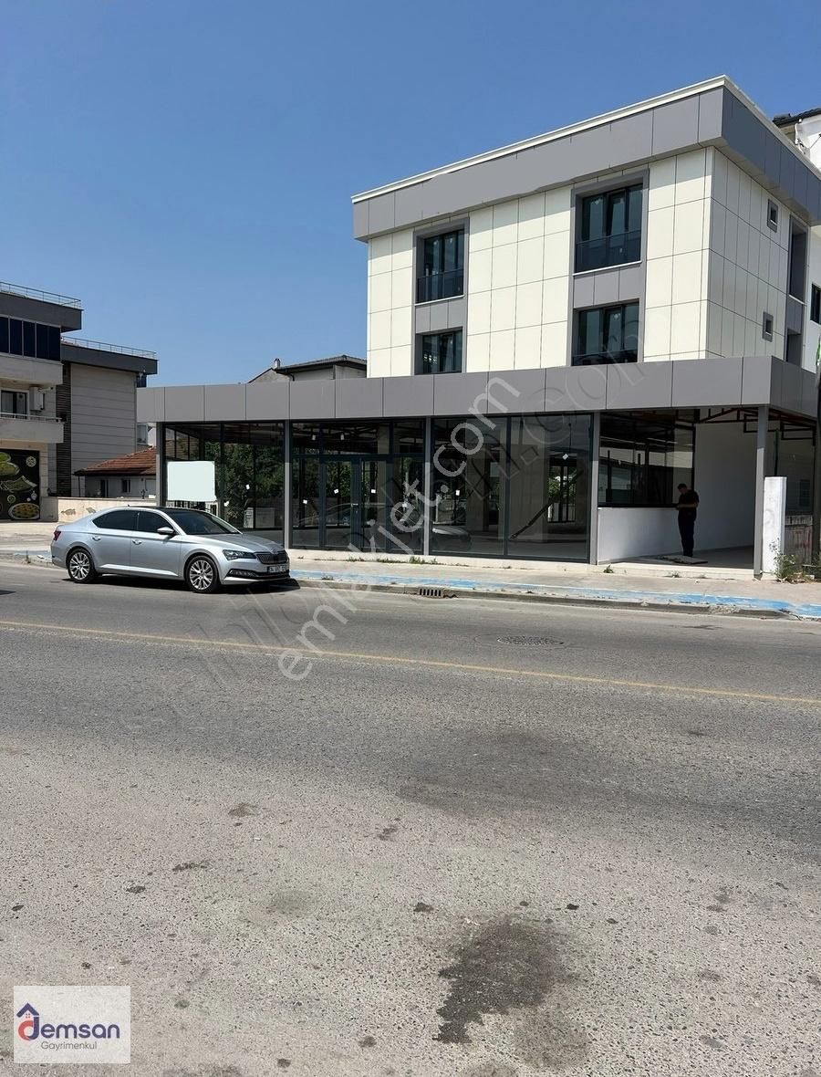 Yazlıkta Süleyman Binek Caddesinde Tabela Değeri Yüksek Dükkan