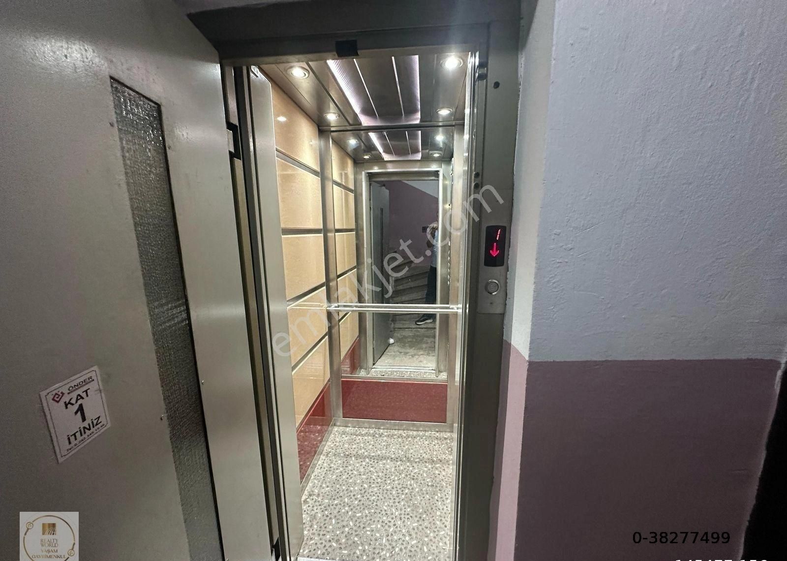 Özdilek Karşısında 2+1 Arakatta Doğalgazlı İçi Full Yapılı Daire