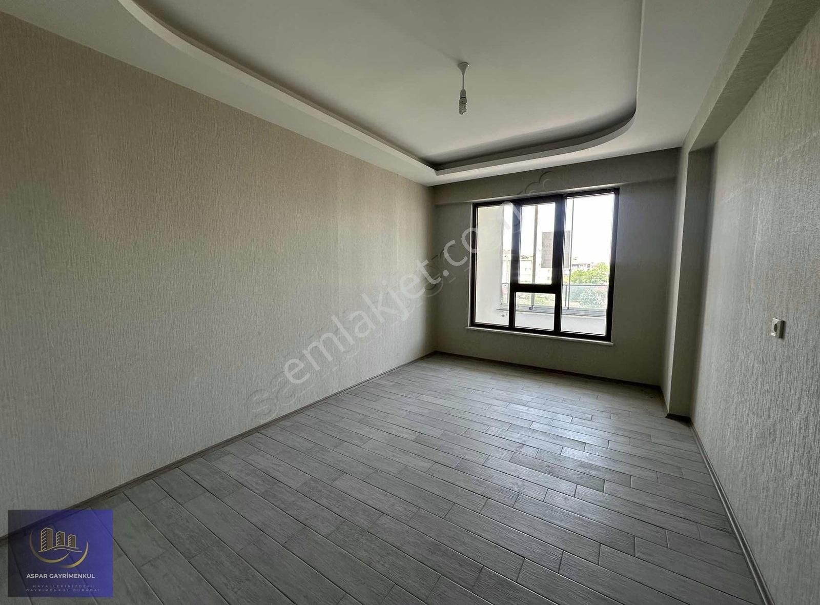 Cemil Çiçekcaddesine Çok Yakın Ebeveyn Banyolu Kiralık 3+1 Daire