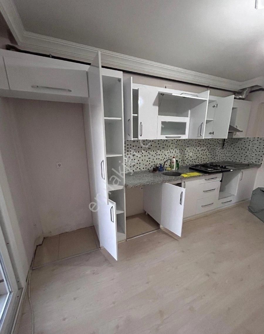 Manisa Akhisar Efendi Mh.satılık 2+1 Daire 2.450.000tl