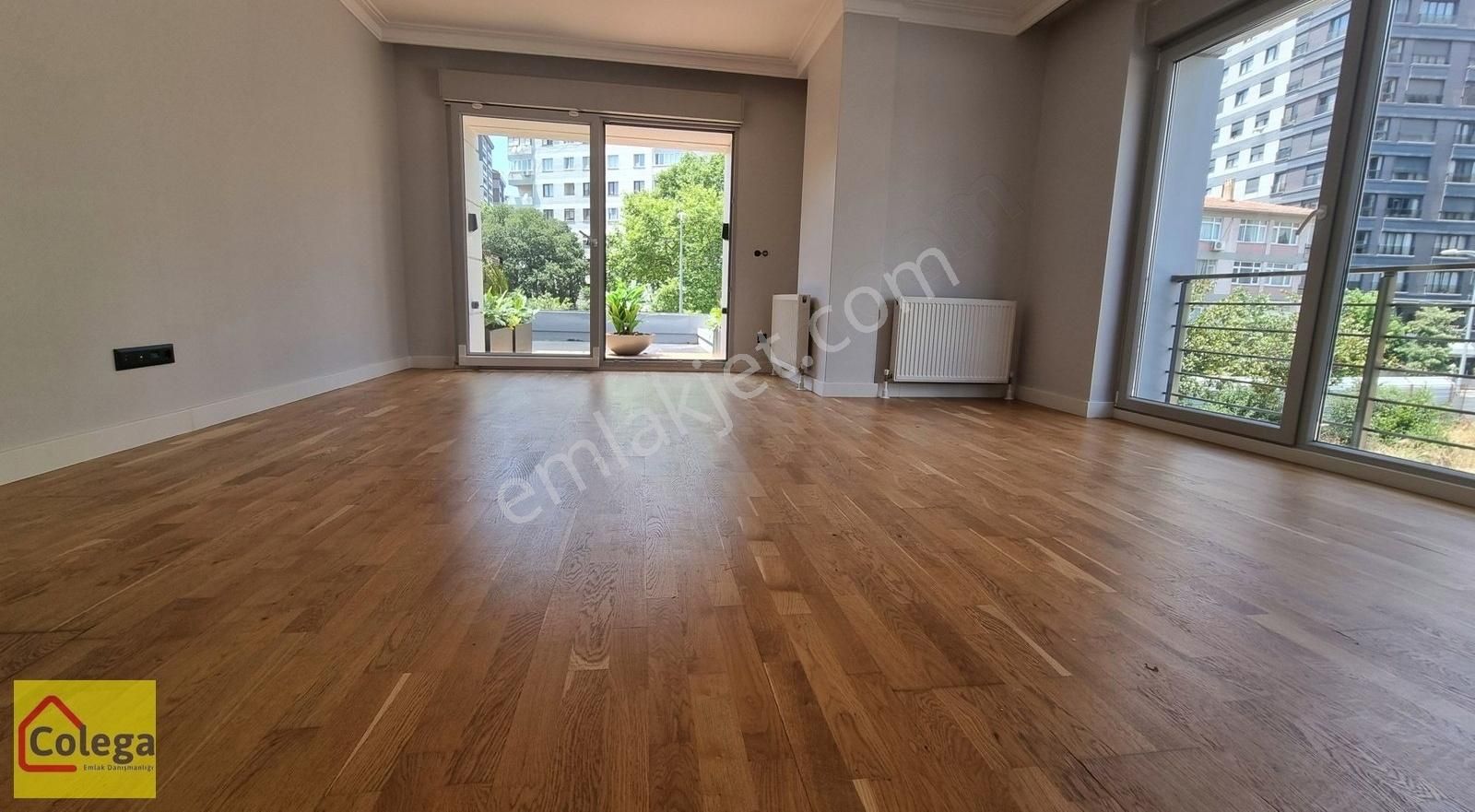 Colega Cadde'den Kozyatağı'nda Genç Binada 2+1 Teraslı Daire