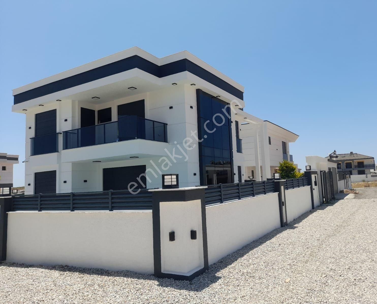 Didim Efeler Mahalesinde Satılık 4+1 Tam Müstakil Havuzlu Villa