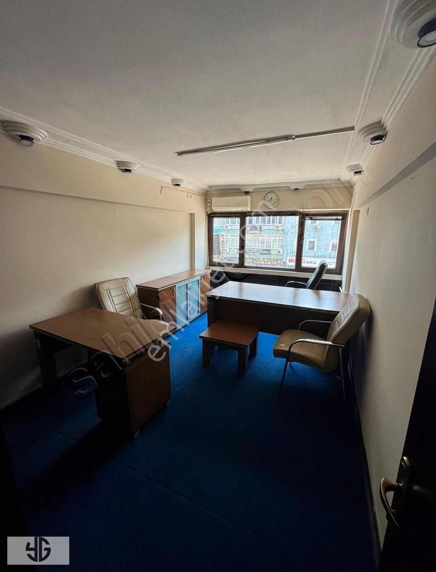Uluyol Caddesin'de 1+1 Eşyalı Kiralık Ofis