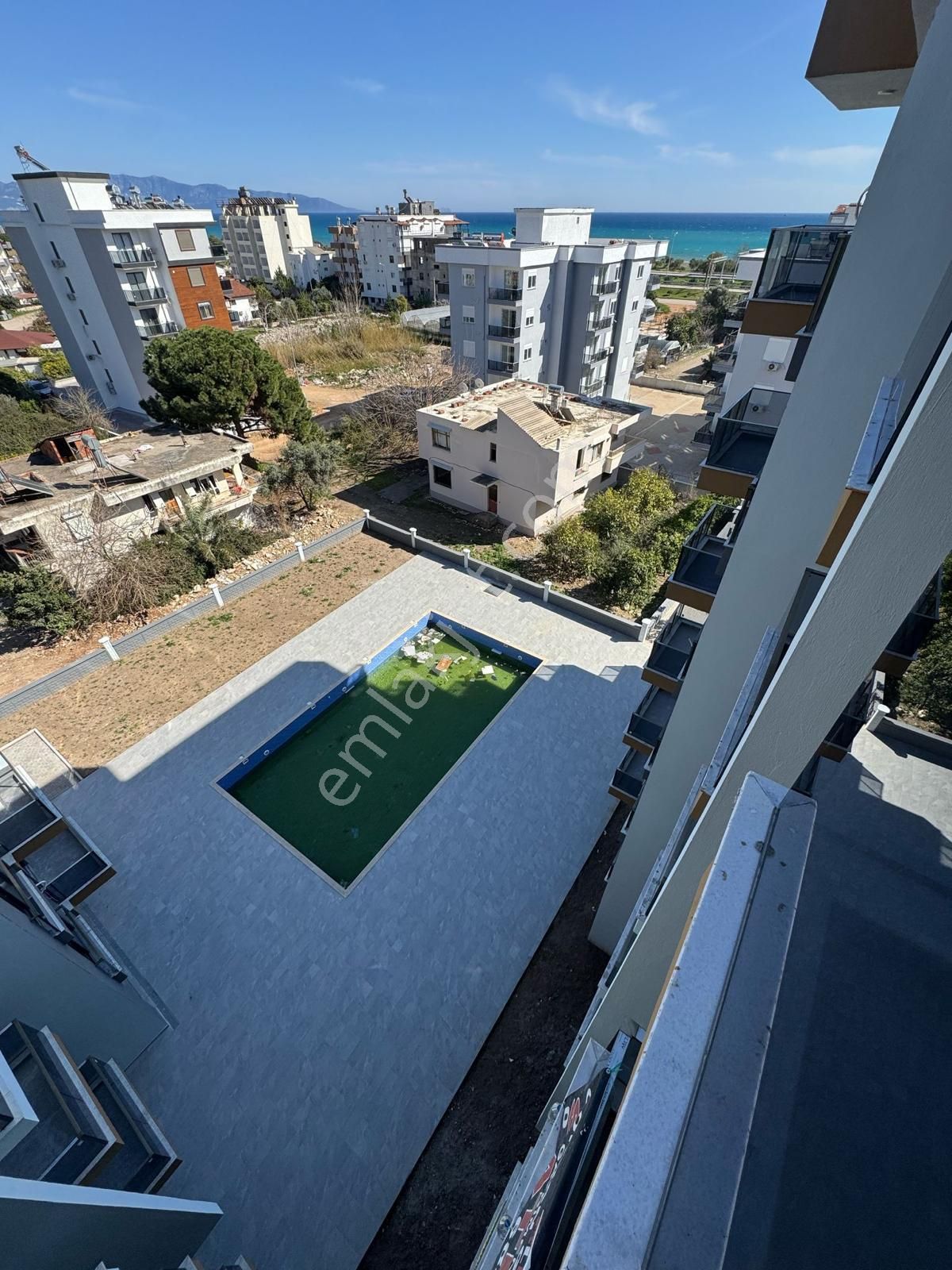 Finike'de Deniz Manzaralı Havuzlu Site 6.kat 1+1 Sıfır Daire