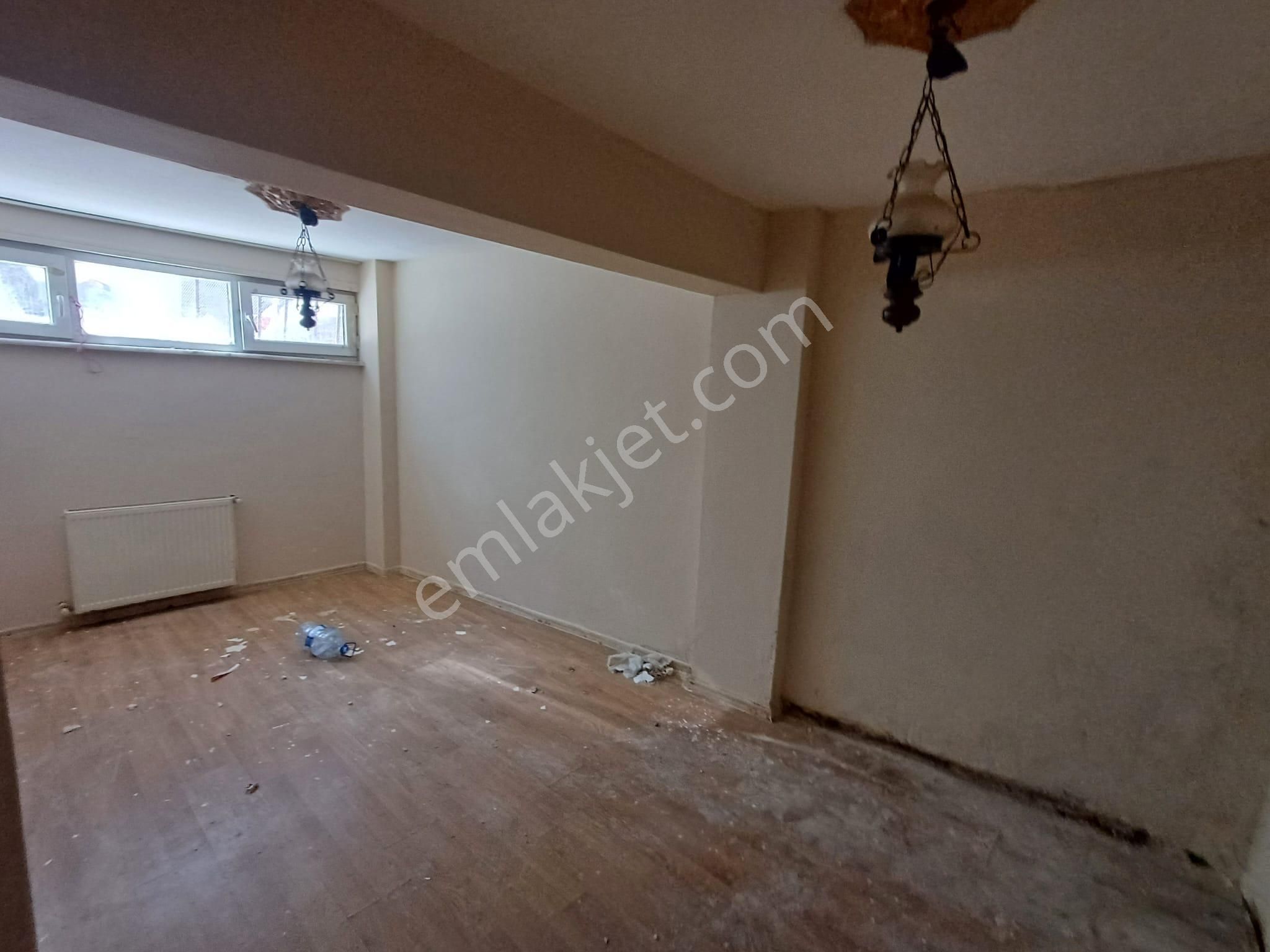 Zeytinburnu Sümer Mah'de 2+1 78m² Bakımlı Kiralık Yarıbodrum Daire Osmanlı Emlak