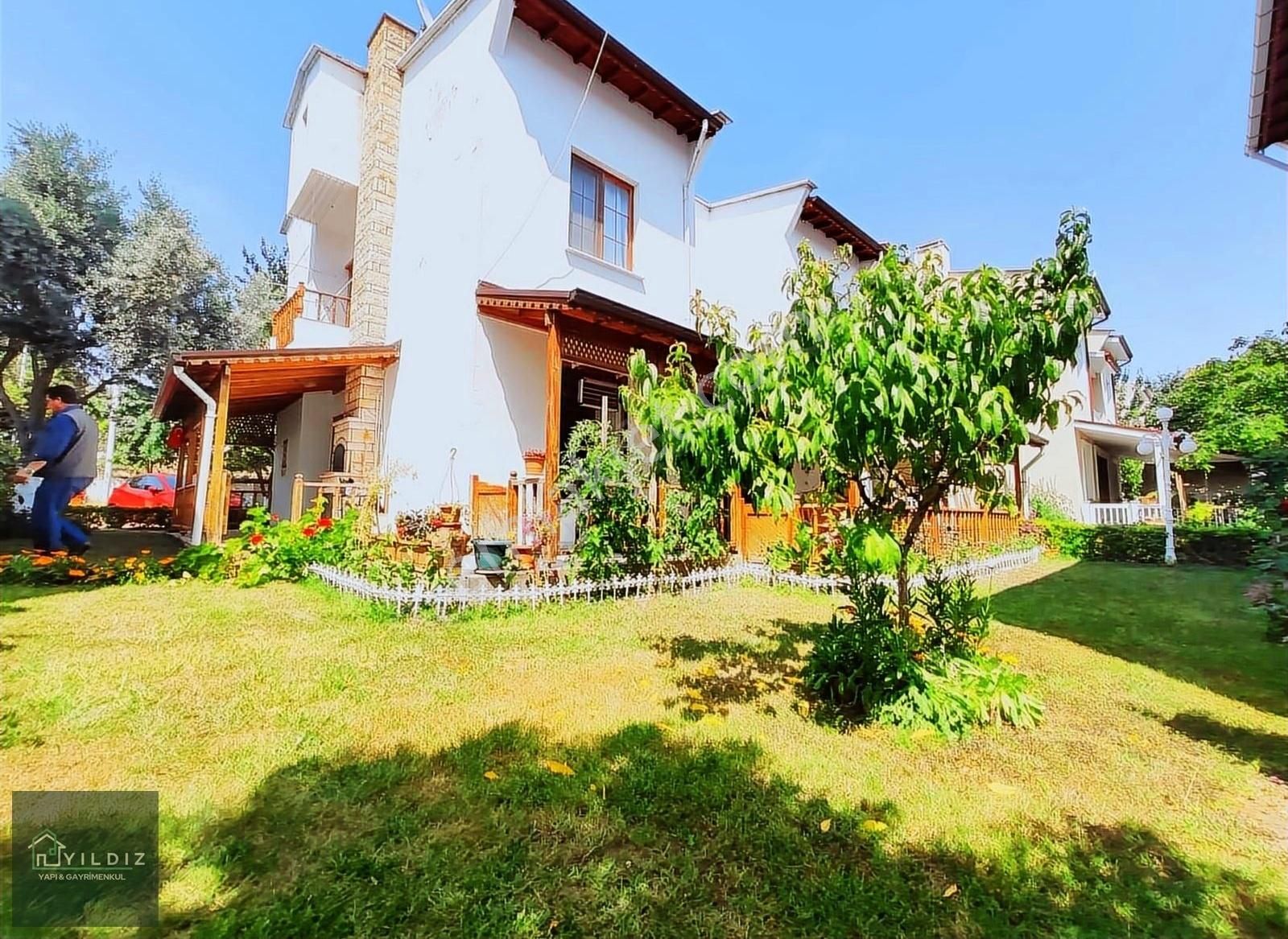 ▃▅▇yıldız▇▅▃ Denize Sıfır Site İçerisinde Müstakil 260 Mt Arsalı