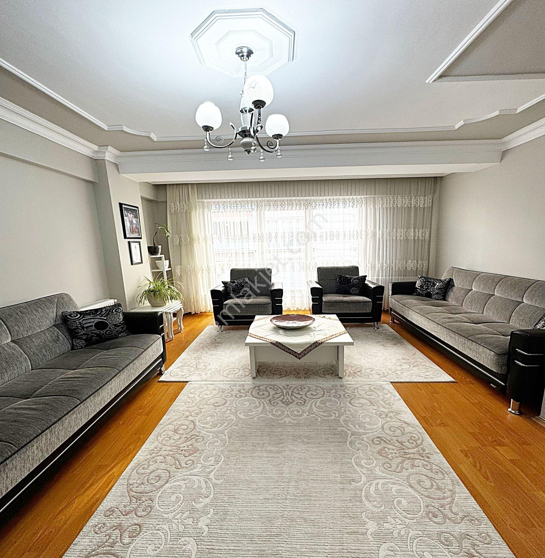 Butik Sitede Ufuk Caddesinde Metrobüse Yakın 120 M2 2+1 Sorunsuz Satılık Daire
